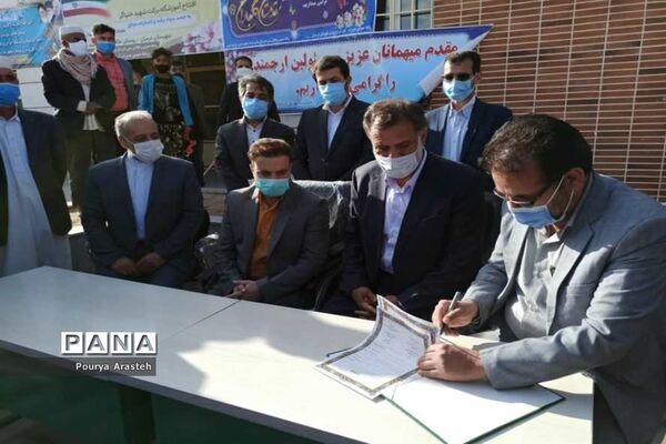 انعقاد تفاهم نامه آموزشگاه 3 کلاسه روستای اسلام آباد شهرستان درمیان