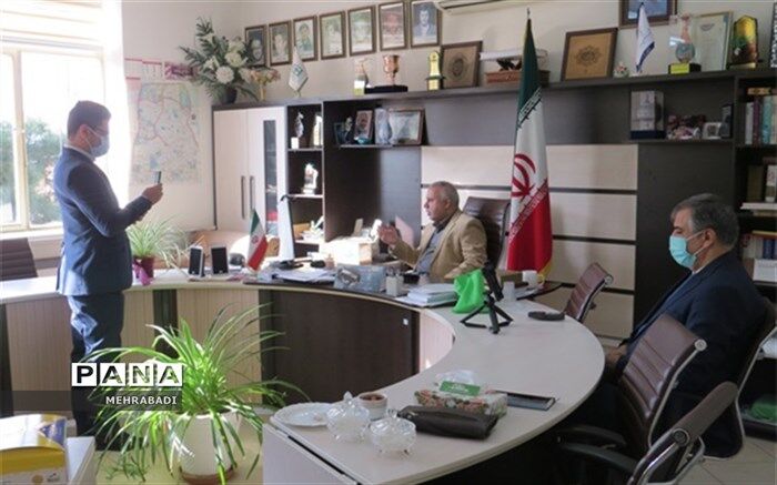 با گفتار، رفتار و سوادمان باید دانش آموز را به اخلاقیات و انسانیت رهنمون سازیم