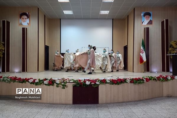 تمرین گروه سرود نمایشی پیشتازان به‌مناسبت هفته تربیت اسلامی و امور تربیتی