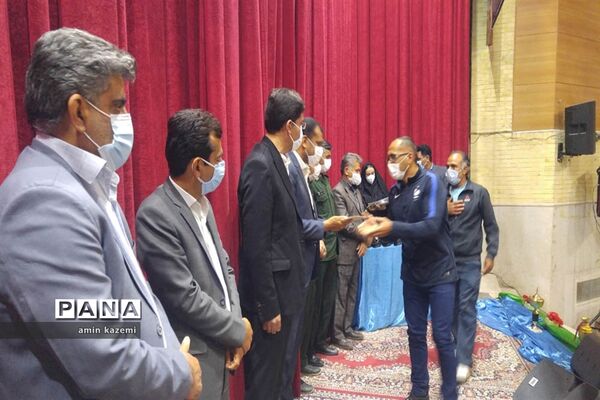 آیین تجلیل از قهرمانان و مدال آوران مسابقات ورزشی آموزشگاه‌های کشور در داراب