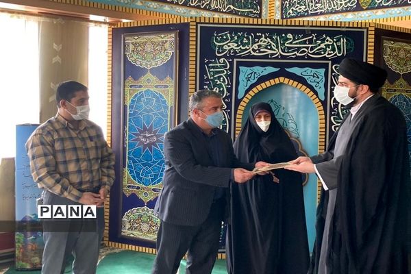 تجلیل از همکاران حوزه پرورشی و تربیت بدنی مدارس منطقه ۱۷