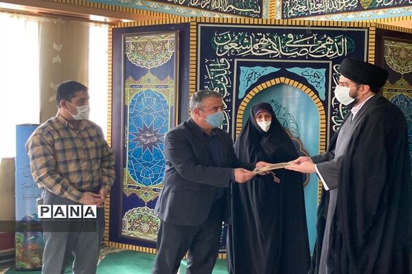تجلیل از همکاران حوزه پرورشی و تربیت بدنی مدارس منطقه ۱۷