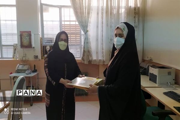 تجلیل از همکاران حوزه پرورشی و تربیت بدنی مدارس منطقه ۱۷