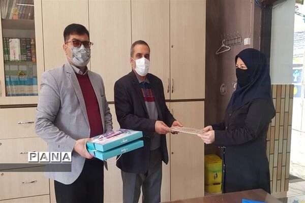 تجلیل از همکاران حوزه پرورشی و تربیت بدنی مدارس منطقه ۱۷