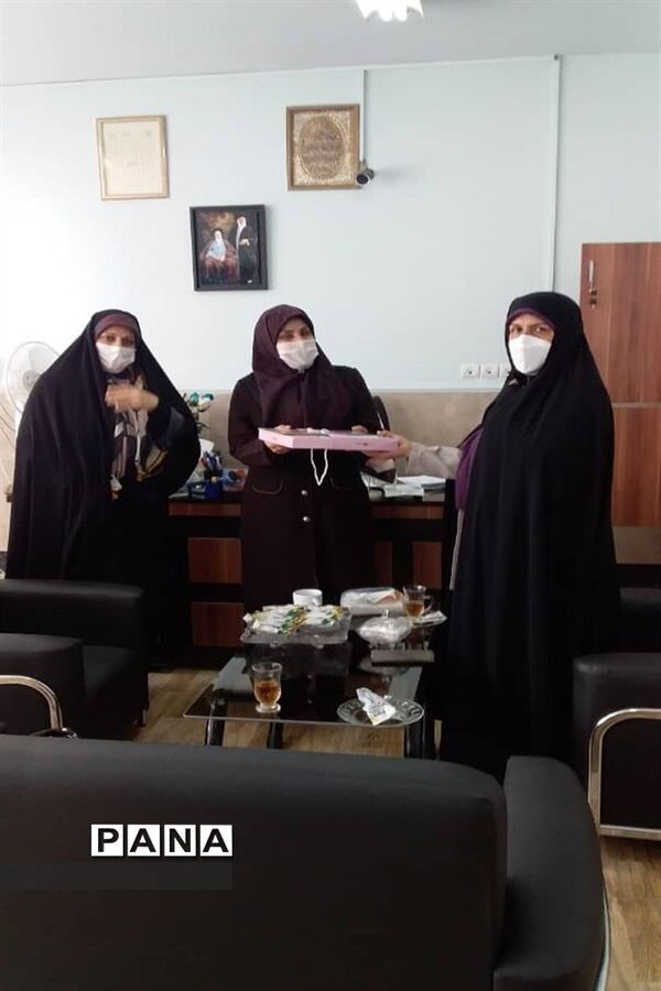 تجلیل از همکاران حوزه پرورشی و تربیت بدنی مدارس منطقه ۱۷