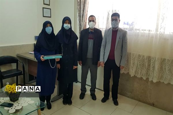 تجلیل از همکاران حوزه پرورشی و تربیت بدنی مدارس منطقه ۱۷