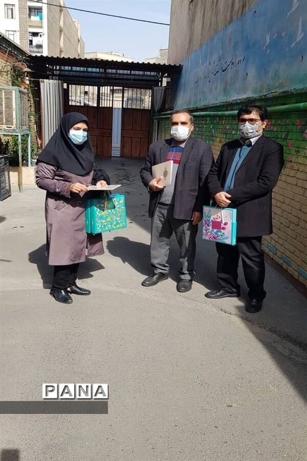 تجلیل از همکاران حوزه پرورشی و تربیت بدنی مدارس منطقه ۱۷