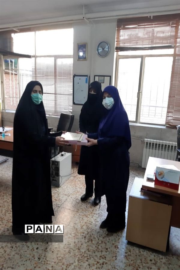 تجلیل از همکاران حوزه پرورشی و تربیت بدنی مدارس منطقه ۱۷