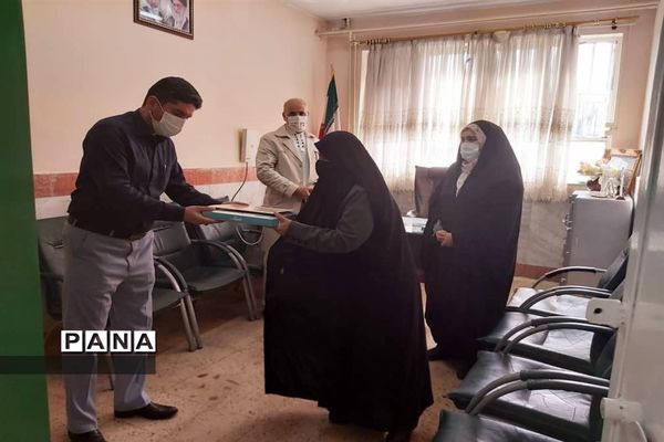 تجلیل از همکاران حوزه پرورشی و تربیت بدنی مدارس منطقه ۱۷