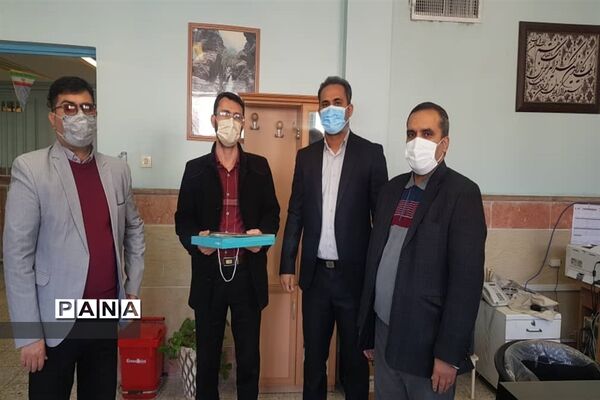 تجلیل از همکاران حوزه پرورشی و تربیت بدنی مدارس منطقه ۱۷