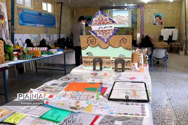 نمایشگاه دستاوردهای تدریس مجازی دانش آموزان در آباده