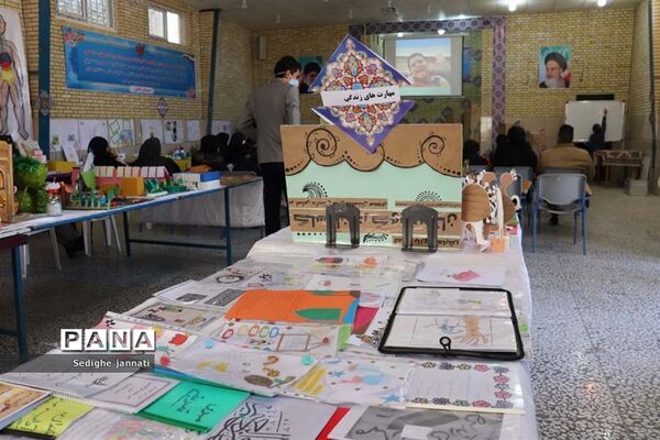 نمایشگاه دستاوردهای تدریس مجازی دانش آموزان در آباده