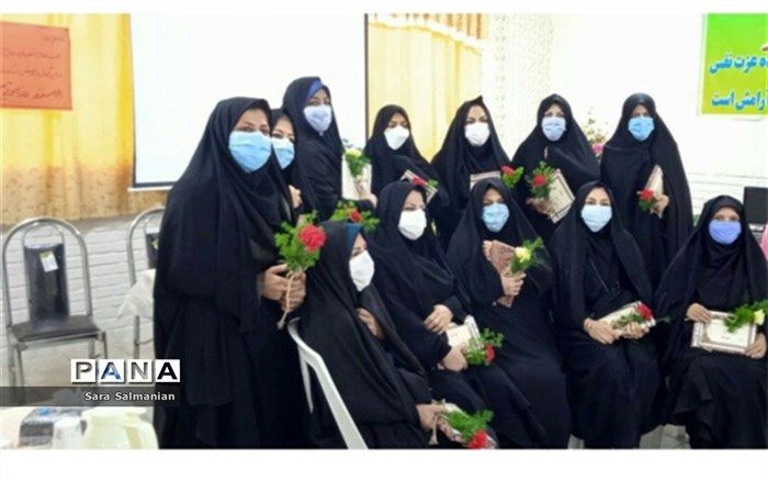 برگزاری مراسم تجلیل از معاونان و مربیان پرورشی در دبیرستان الزهرا (س) کاشمر