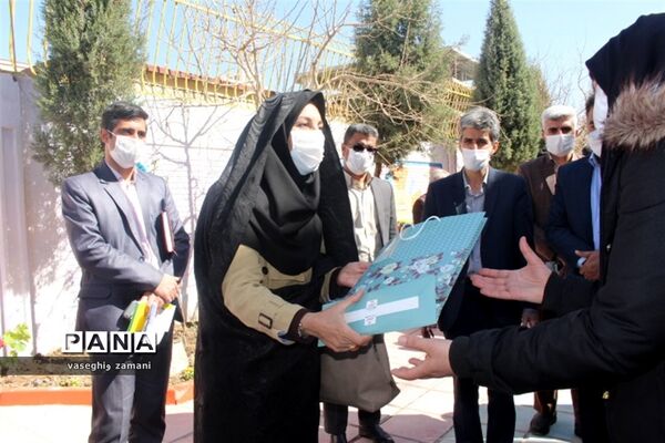 نواختن زنگ جشن نیکوکاری  در استان اصفهان