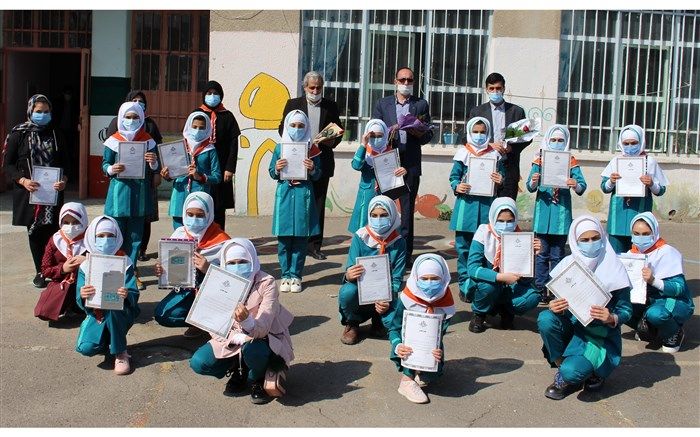 تقدیر از دانش آموزان و مربیان پیشتازان دبستان شهید واحدی اردبیل