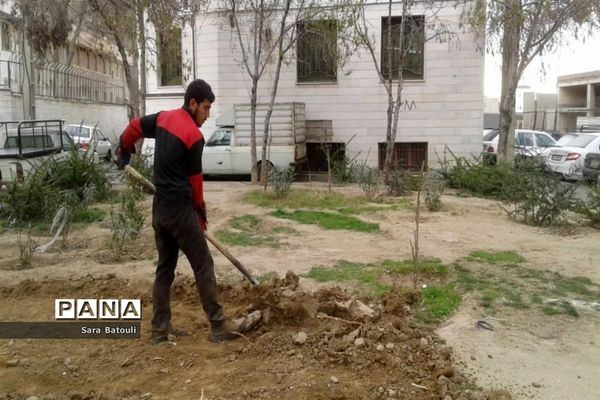 روز درختکاری در منطقه 18 شهر تهران