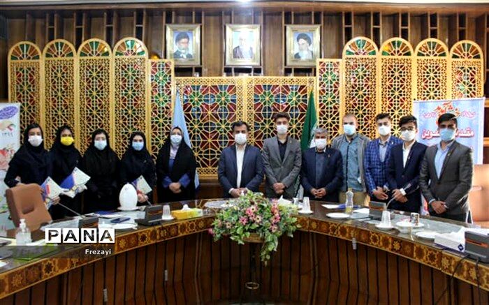 نشست صمیمی اعضای مجلس دانش آموزی استان اصفهان  با مدیرکل آموزش وپرورش استان