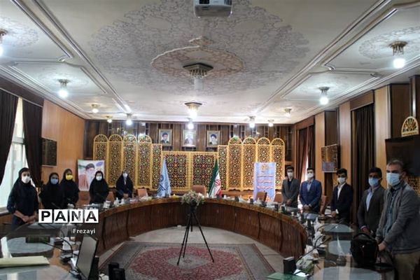 برگزاری نشست اعضای مجلس دانش‌آموزی استان اصفهان با مدیرکل آموزش و پرورش استان