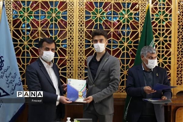 برگزاری نشست اعضای مجلس دانش‌آموزی استان اصفهان با مدیرکل آموزش و پرورش استان