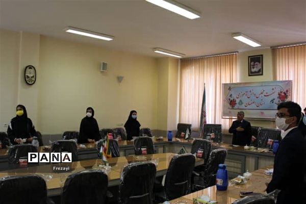 برگزاری نشست اعضای مجلس دانش‌آموزی استان اصفهان با مدیرکل آموزش و پرورش استان