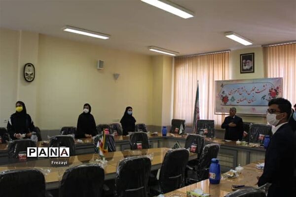 برگزاری نشست اعضای مجلس دانش‌آموزی استان اصفهان با مدیرکل آموزش و پرورش استان
