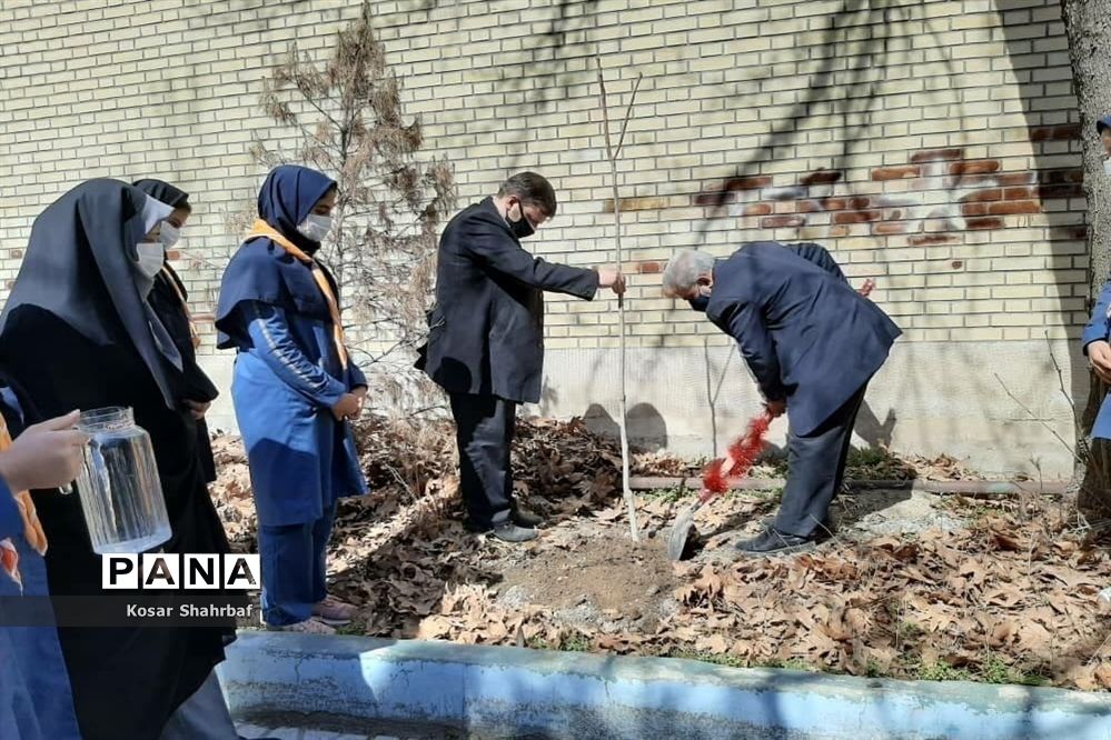 گرامیداشت هفته منابع طبیعی و روز درختکاری در رودهن