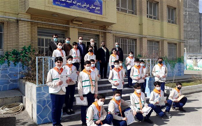 تجلیل از گروه سرود پیشتازان سازمان دانش آموزی استان