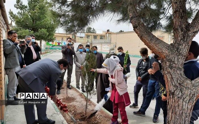 برگزاری جشن درختکاری و هفته منابع طبیعی در فاروج