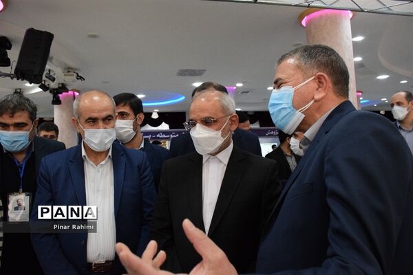 بازدید وزیر آموزش و پرورش از نمایشگاه دستاوردهای آذربایجان شرقی