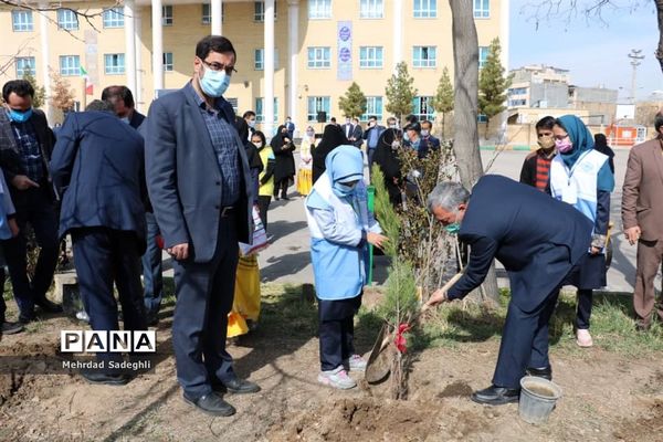 همایش استانی درختکاری توسط دانش آموزان ساعی در طرح ملی کوچ