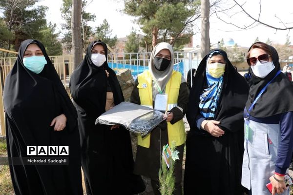 همایش استانی درختکاری توسط دانش آموزان ساعی در طرح ملی کوچ