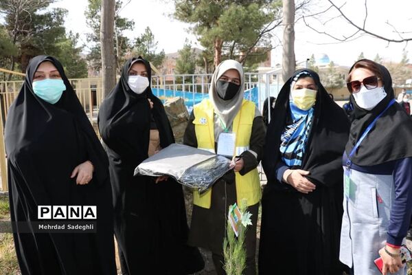 همایش استانی درختکاری توسط دانش آموزان ساعی در طرح ملی کوچ