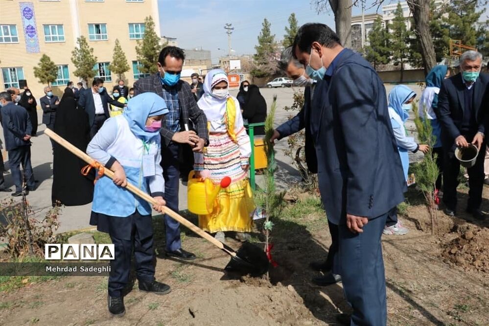 همایش استانی درختکاری توسط دانش آموزان ساعی در طرح ملی کوچ