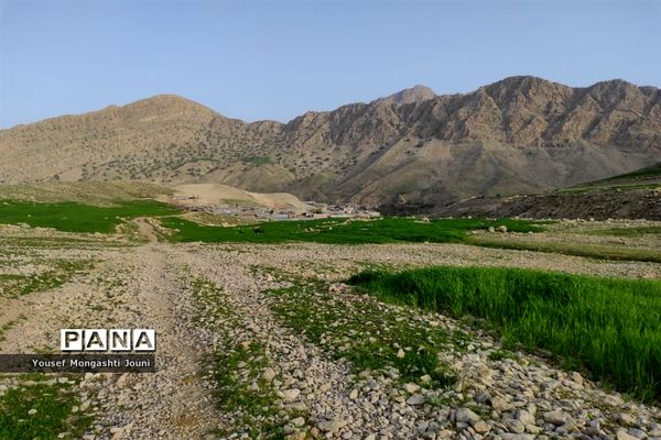 صعود فرهنگیان باغملک به قله ریز گر رشته کوه زاگرس
