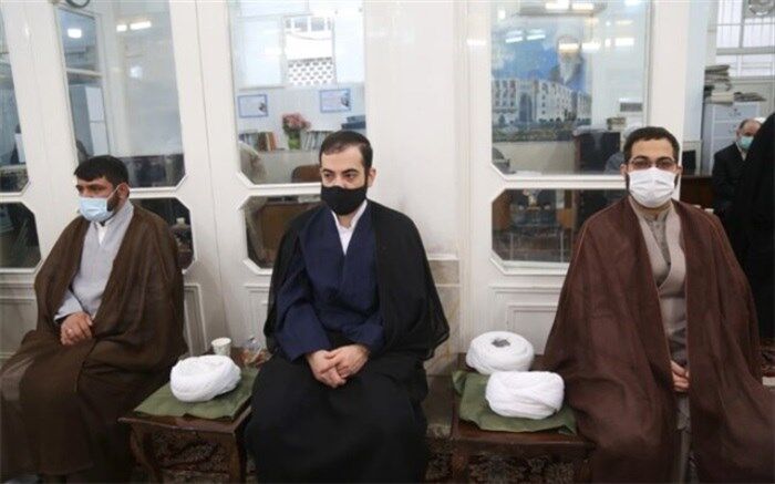 ملبس شدن تعدادی از طلاب در دفتر آیت‌الله فاضل لنکرانی