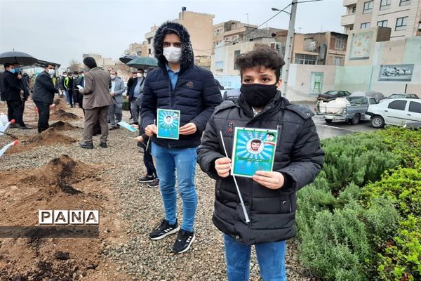 کاشت نهال ایثار به نیابت شهدا در روز شهدا