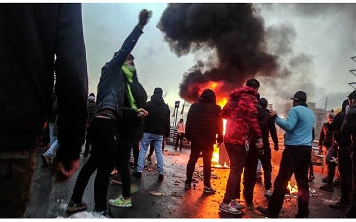 درخواست  یک نماینده برای انتشار گزارش رسیدگی به آسیب‌دیدگان آبان ٩٨