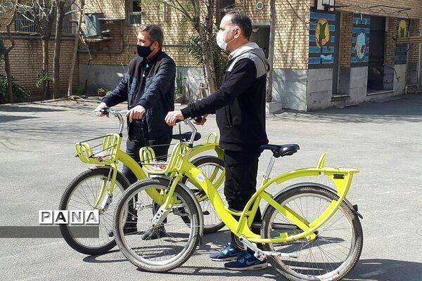 غرس نهال در هنرستان ایثار ناحیه یک شهرری به مناسبت هفته منابع طبیعی