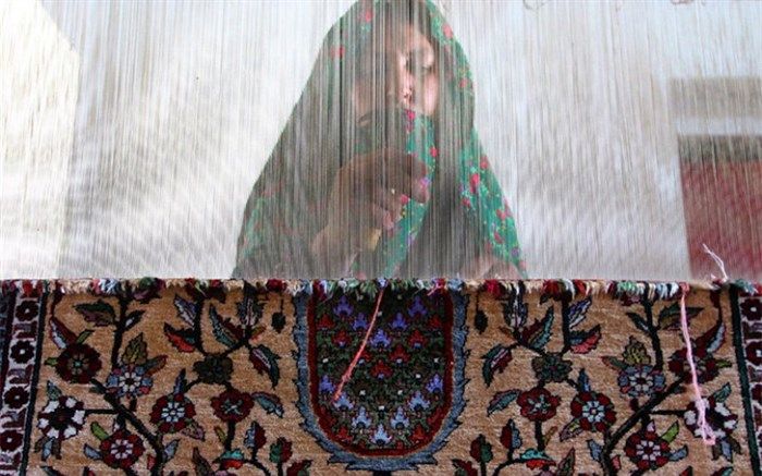 تارو پود معیشت قالیبافان به رکود صنعت فرش گره خورده است