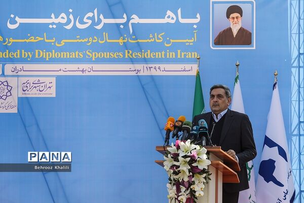 کاشت نهال دوستی