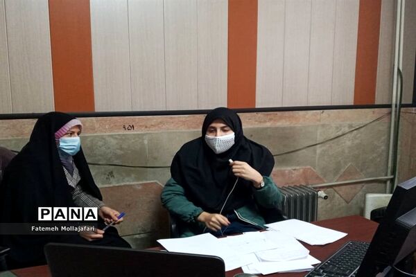 مناظره دانش‌آموزان مناطق 10 و 5 شهر تهران