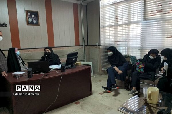 مناظره دانش‌آموزان مناطق 10 و 5 شهر تهران