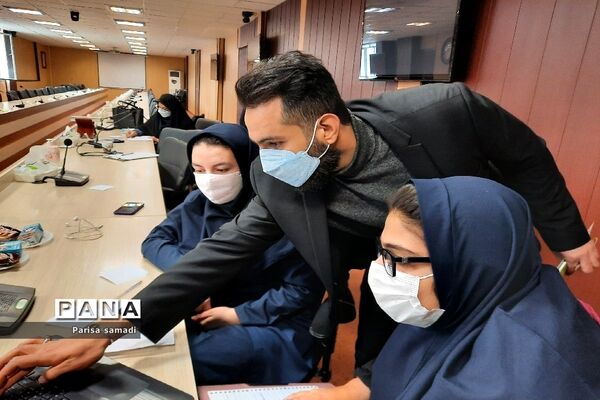 مناظره دانش آموزی  منطقه۱۳  با منطقه ۱۵ تهران