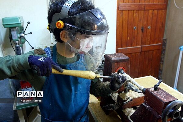 پارسا قاضی؛ کم‌سن‌ترین هنرمند شاخص بین‌المللی در رشته هنرهای سنتی چوبی