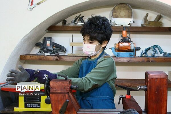 پارسا قاضی؛ کم‌سن‌ترین هنرمند شاخص بین‌المللی در رشته هنرهای سنتی چوبی