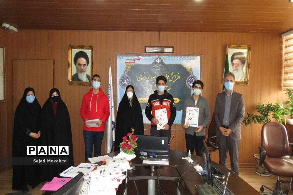 مراسم تقدیر از برگزیدگان استانی مسابقات فرهنگی و هنری دانش آموزان منطقه 8