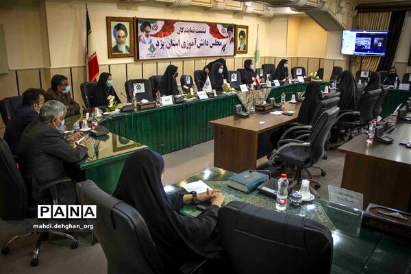 نشست نمایندگان مجلس دانش‌آموزی استان یزد