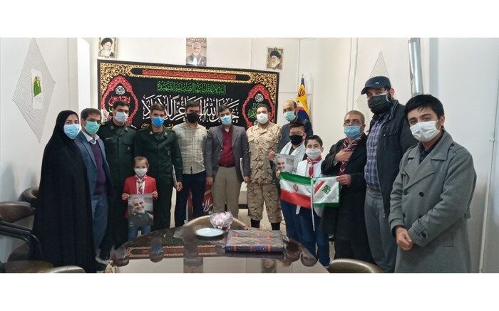 دیدار پیشتازان سازمان دانش آموزی با فرمانده پایگاه مقاومت بسیج آموزش و پرورش ناحیه ۲ مشهد به مناسبت روز پاسدار