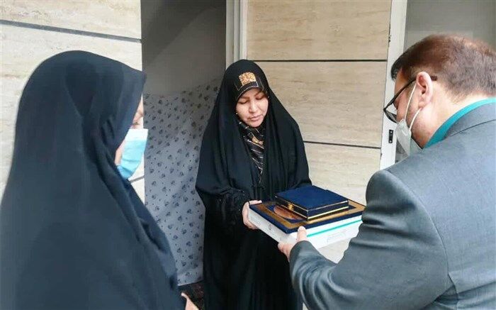 تجلیل وزیر میراث فرهنگی از شهدای مدافع حرم ورامین