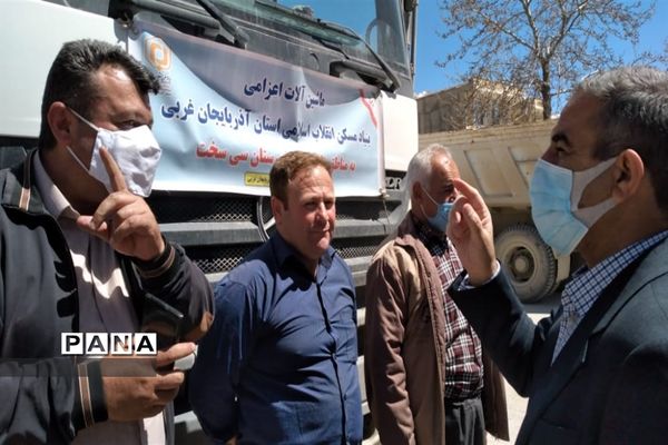 حضور رییس سازمان مدیریت بحران کشور در لحظه تحویل سال بین مردم زلزله زده سی سخت